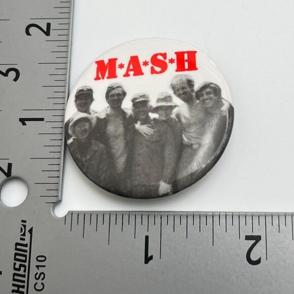 Vintage 1981 M.A.S.H. TV Show Pinback Button 1970s Sitcom MASH - Picture 3 of 6